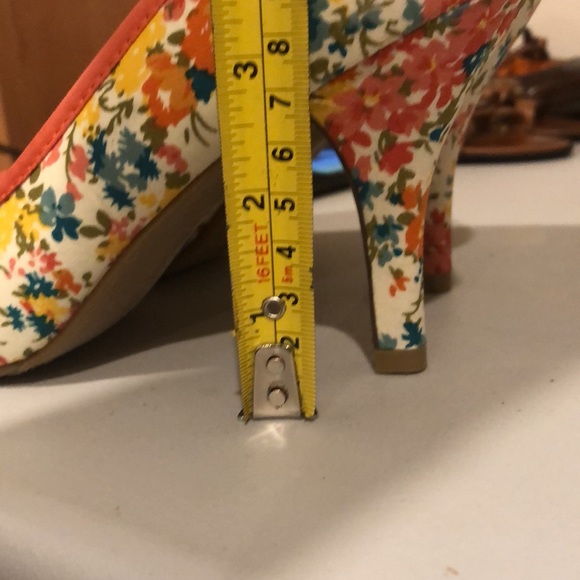 Flowery heel pump&bow, size 7.5, CL by laundry, new - Picture 9 of 10